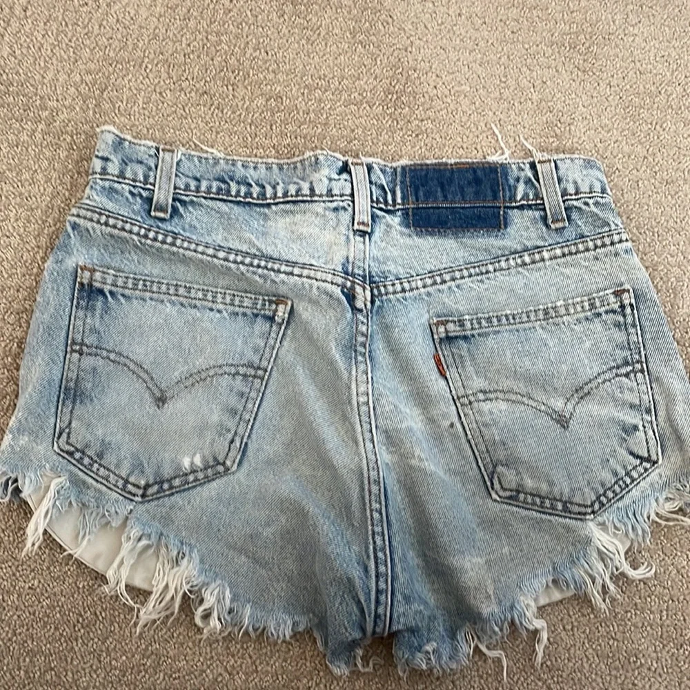 Ripped Levi shorts - Picture 4 of 5